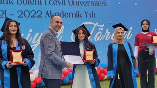 Kaymakamımız Sayın Ümit ALTAY, Zonguldak Bülent Ecevit Üniversitesi tarafından ilçemizde düzenlenen 2021-2022 Akademik Yılı mezuniyet törenine katıldı
